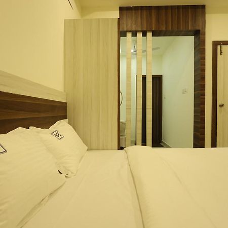 Hotel Sigma Suites Bangalore Exteriör bild